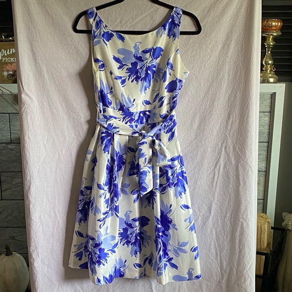 Jessica Howard Dresses & Skirts - White and Blue summer dress